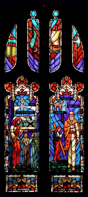 Stained glass window depicting The Parable of the Banquet (L) and Teaching the Multitude (R)